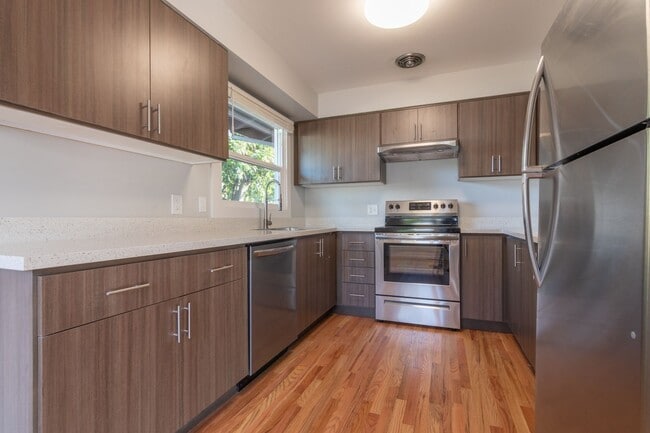 Photo - 6112-6116-6116 SE Center St Unit 6112