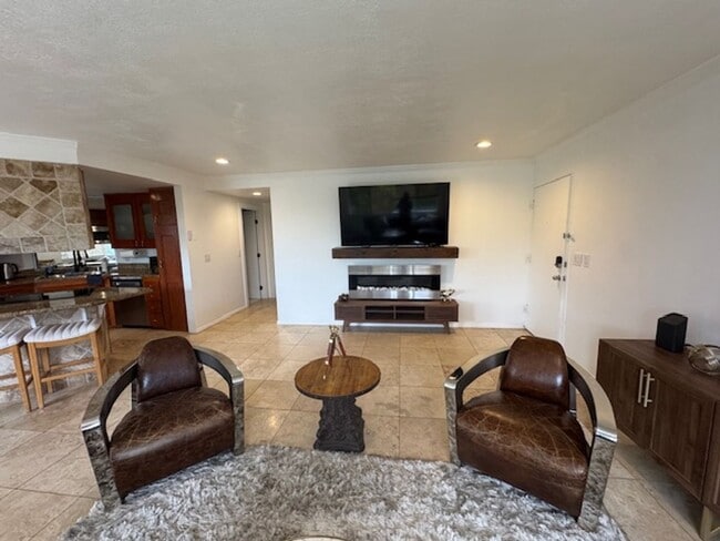 Building Photo - Fully Furnished/Unfurnished Condo for Rent...
