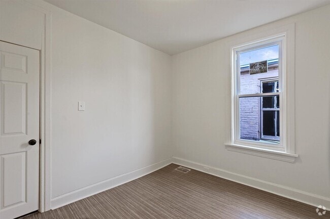Building Photo - Spacious 5 Bedroom Home Located in Harrisburg