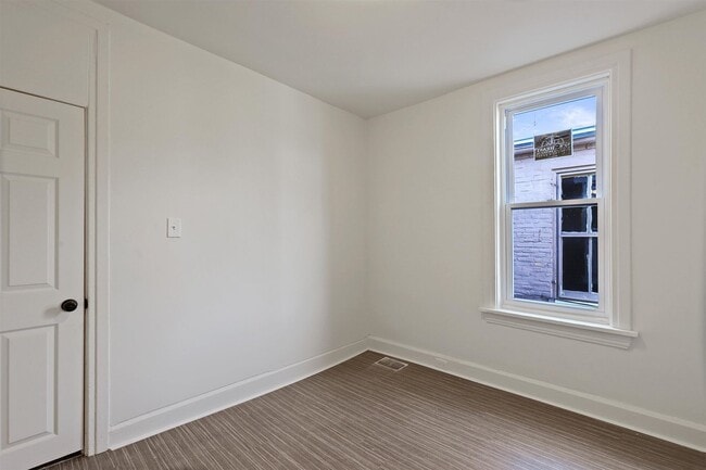 Spacious 5 Bedroom Home Located in Harrisburg - Spacious 5 Bedroom Home Located in Harrisburg