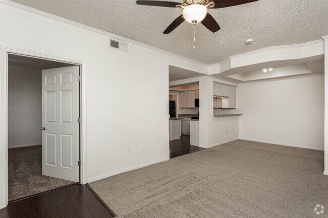 2BR, 2BA - 1,002 SF