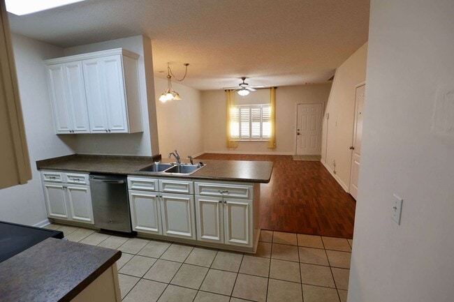 Photo - 609 Glade Fern Way