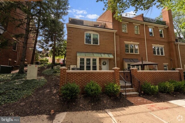 Building Photo - 2504 Fairfax Dr Unit 9A Rental