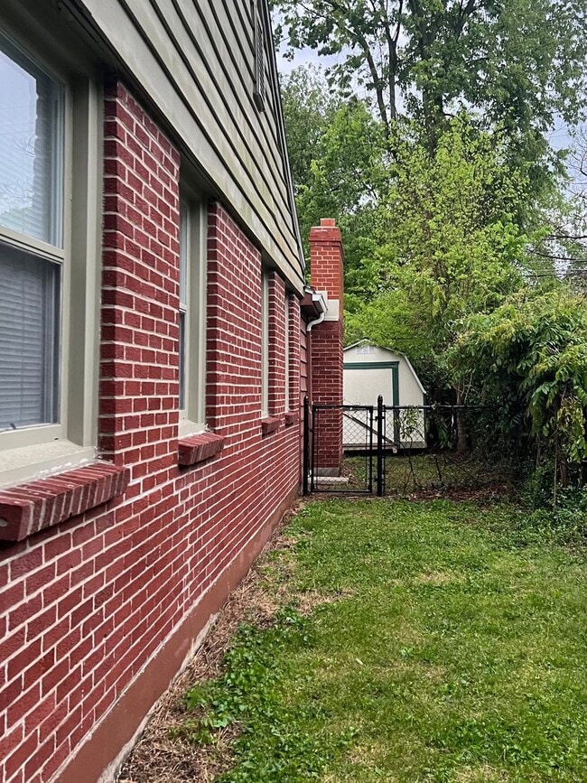 Photo - 1033 E Kingsbury St
