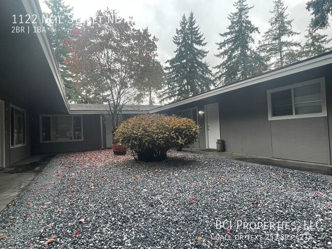 Building Photo - 1122 Neil St NE Unit #1