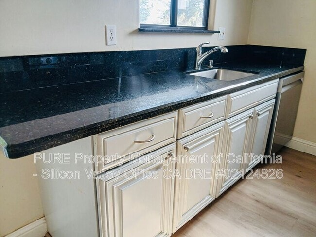 Photo - 7555 Sunset Way