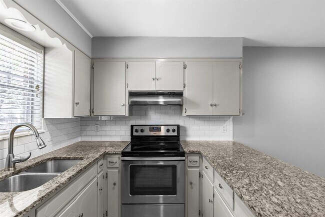 Photo - 2205 Lanier Dr