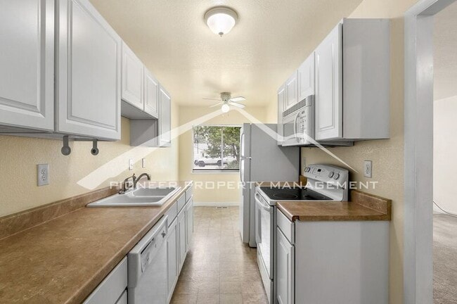 Photo - 3273 S Forest St