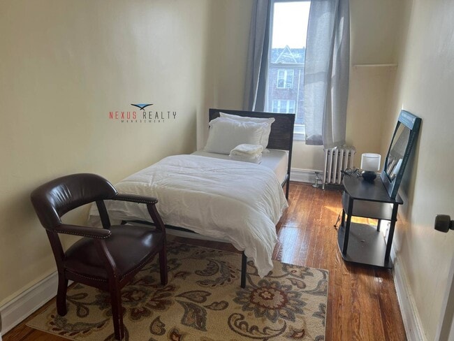 Photo - 33-19 69th St