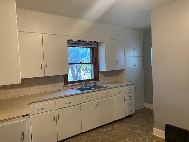 Building Photo - 719 5th St NW Unit 717