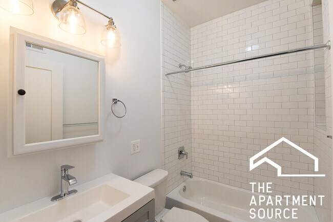 Photo - 3405 W Fullerton Ave Unidad 2