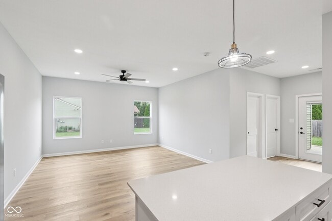 Photo - 8355 Fieldfare Way