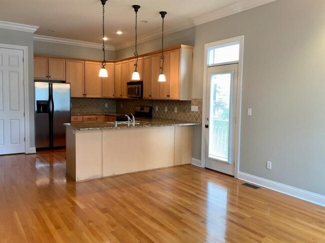 Photo - 631 W Main St