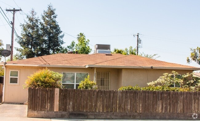 Building Photo - Cute and updated 3 bedroom 1 bathroom home...