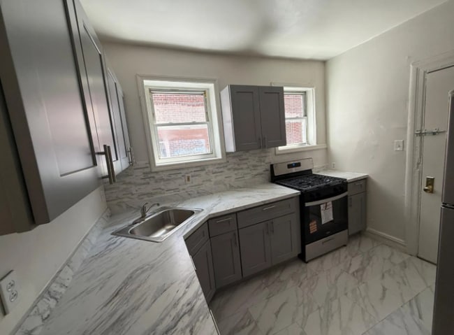 Building Photo - 867 E 231st St Rental