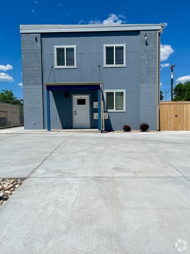 Building Photo - Fully Renovated Duplex in Central Longmont... Rental