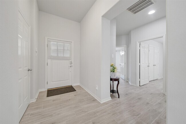 Photo - 19310 Young Oak St