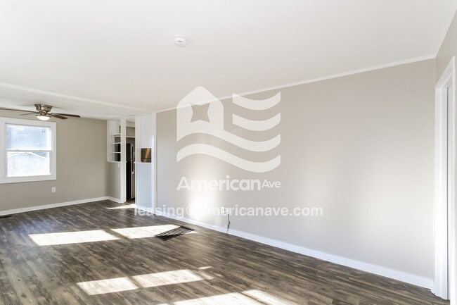 Photo - 663 Seymour Dr