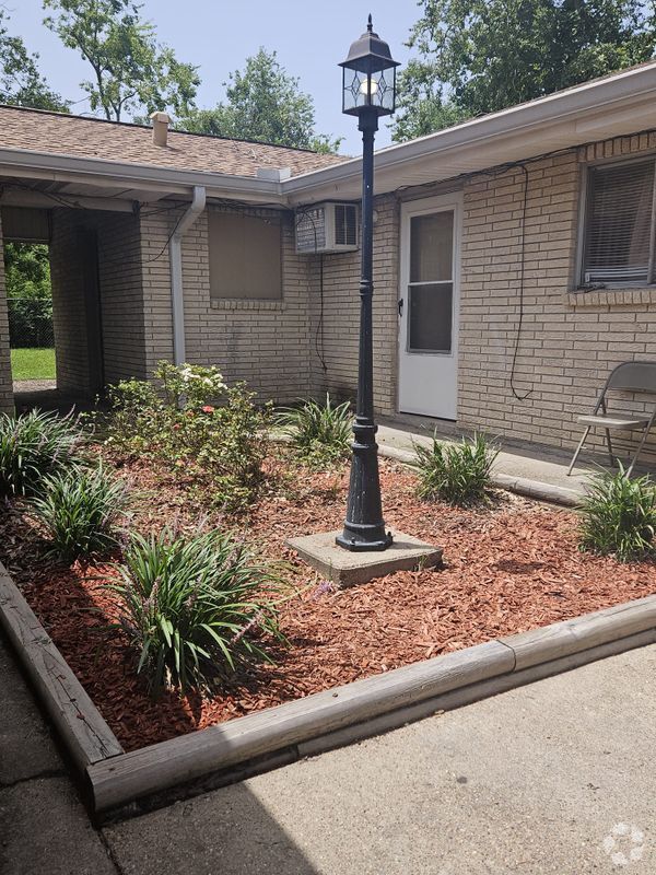 Building Photo - 3728 Opelousas St Rental