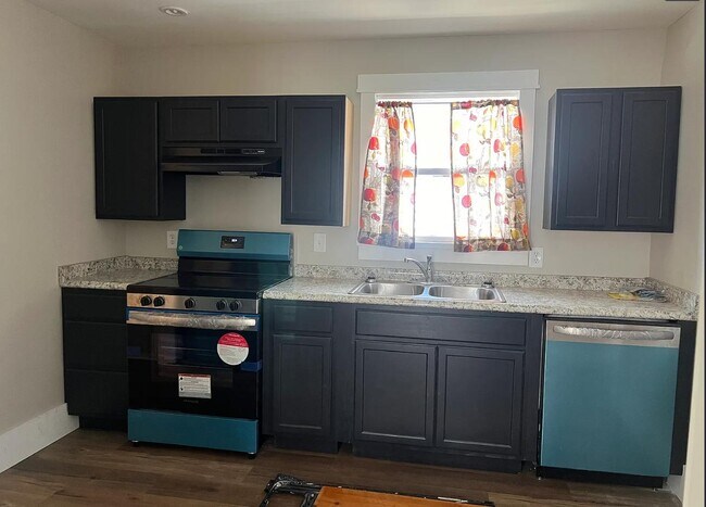 Photo - 5621 Prosser Ave