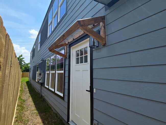 Photo - 4702 Baton Rouge St