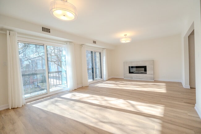 Photo - 2740 W Farragut Ave Unidad 2