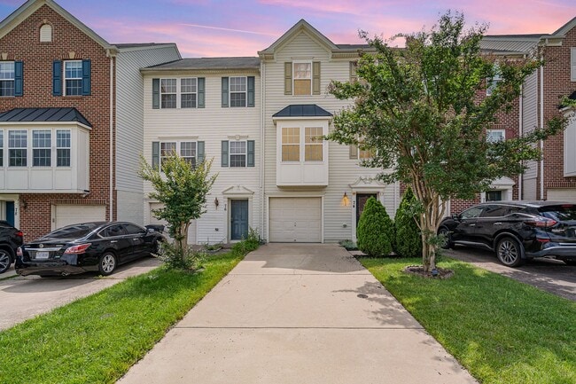 Building Photo - NORTH STAFFORD WELL MAINTAINED TOWNHOME FO...