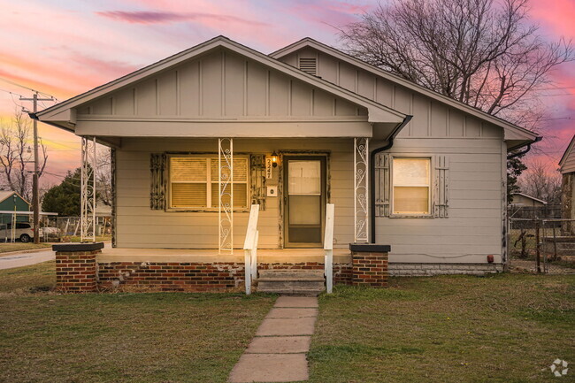 Building Photo - 2247 NW 34th St Rental