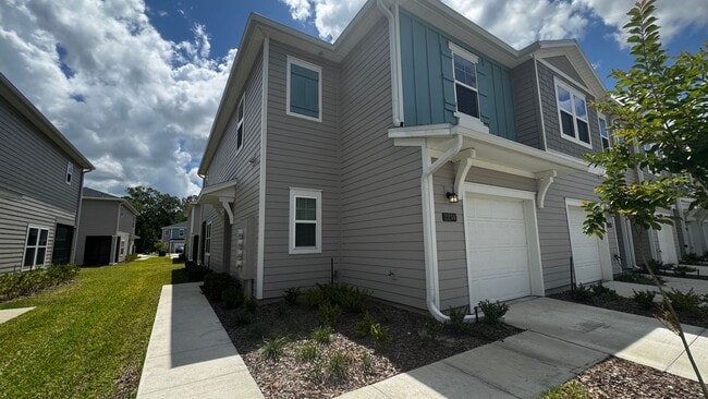 Photo - Charming 3BR Townhome with Screened-In Patio