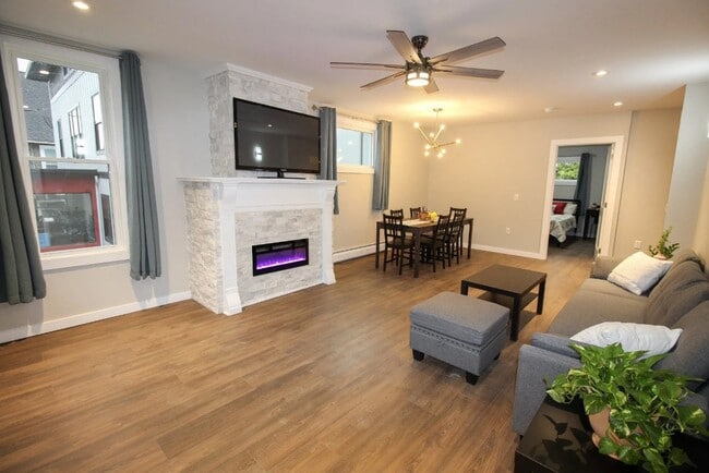 Building Photo - 522 - 528 Stewart Ave Rental