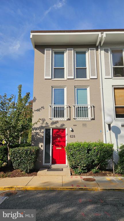 Photo - 628 3rd St SW