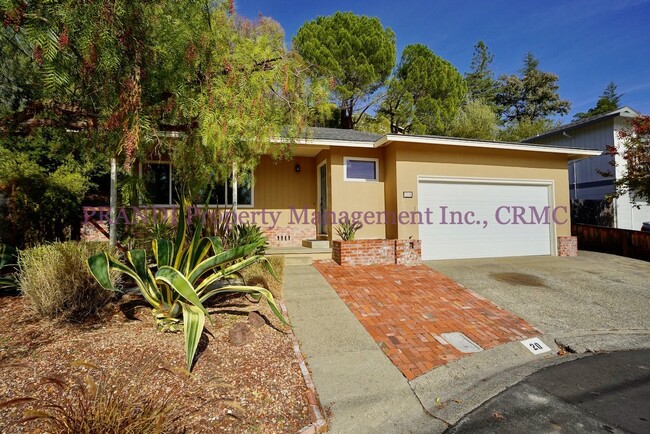 Available Now! 3 Bedroom Kentfield home. - Available Now! 3 Bedroom Kentfield home.