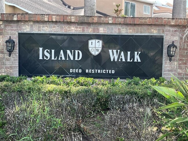 Building Photo - 2074 Island Walk Dr