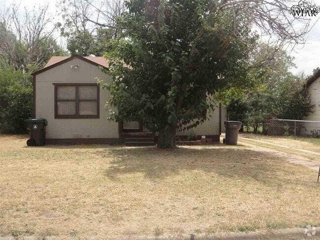 Building Photo - 1633 Hamlin Ave Rental