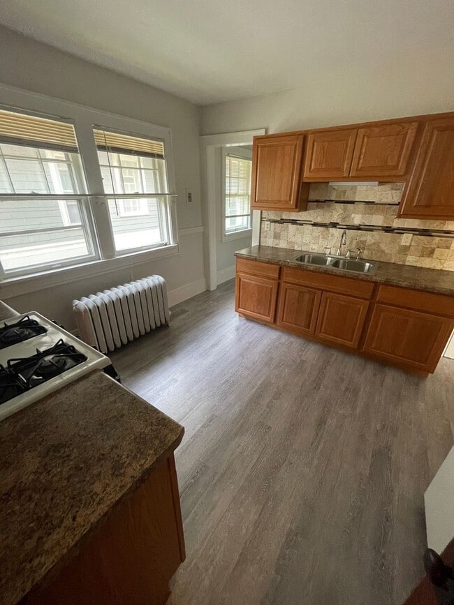 Photo - 2934 -36 N Farwell Ave Unit 2934 N Farwell Avenue lower