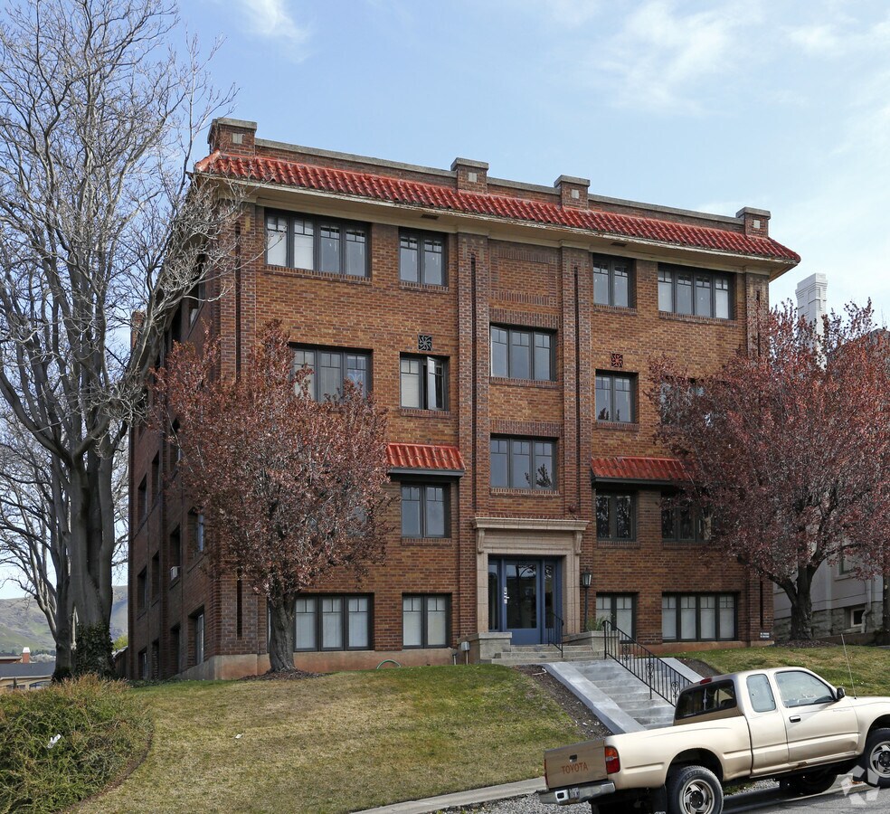 Photo - Fontenelle Apartments