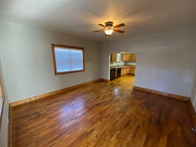 Photo - VERY CLEAN AND SPACIOUS 3 BEDROOM 2 BATH H...