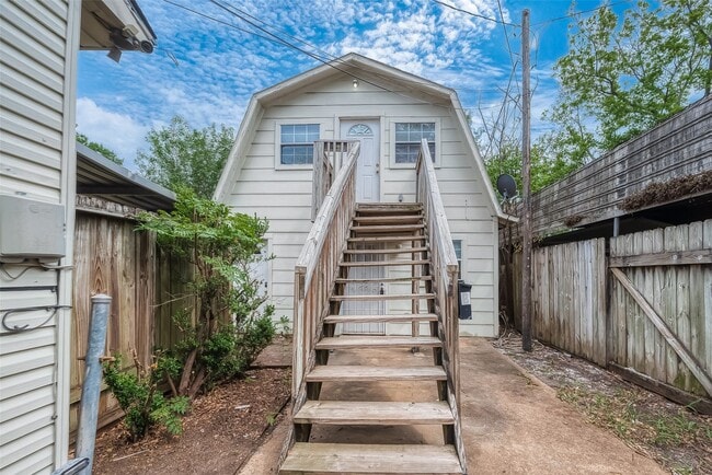 Building Photo - 2051 Santa Rosa St Unit A