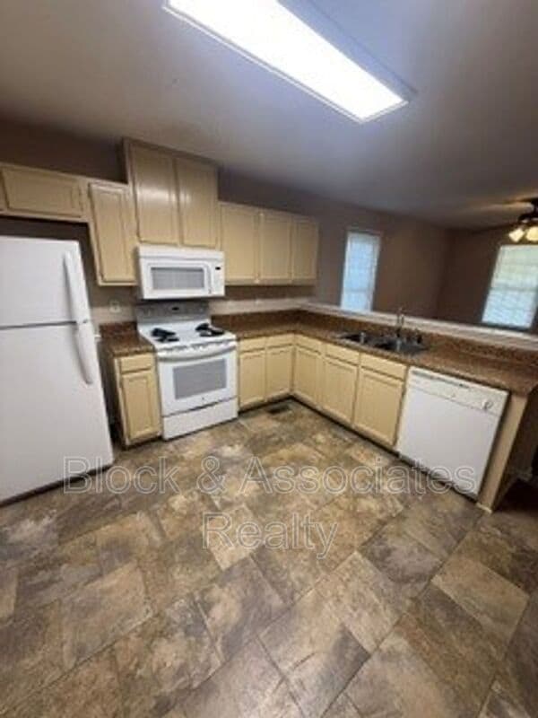 Photo - 1819 Saddlewood Ct Unit Apt B