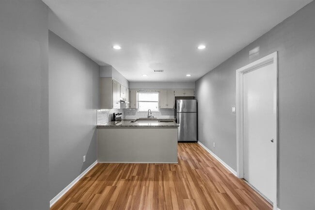Building Photo - 2205 Lanier Dr