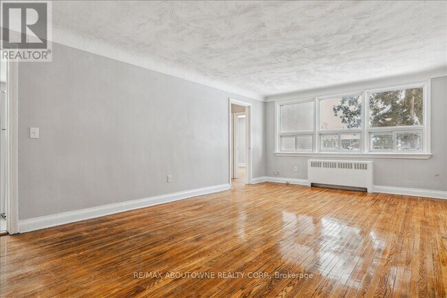 Photo - 1023 Churchill Ave Unité 1