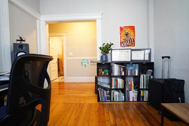 Photo - 81 Empire St Unidad 4 HT HW INCL