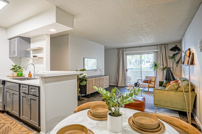 Large Living Space - Platinum interior - Treehouse Apartments