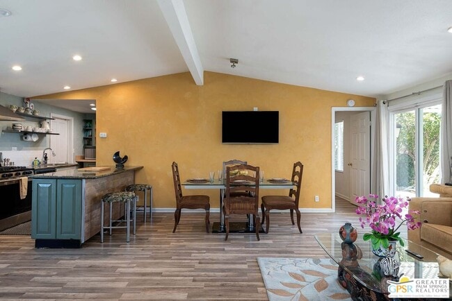 Photo - 2072 Arnico St