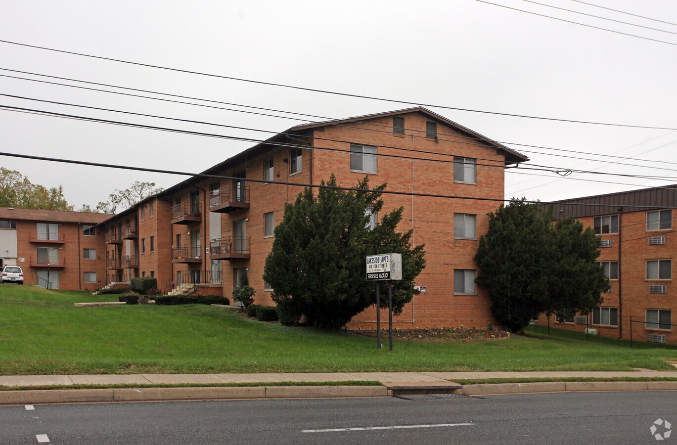 Lakeside Apartments - Lakeside Apartments