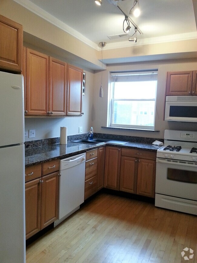 Building Photo - 2315 W Eastwood Ave Unit 3E Rental