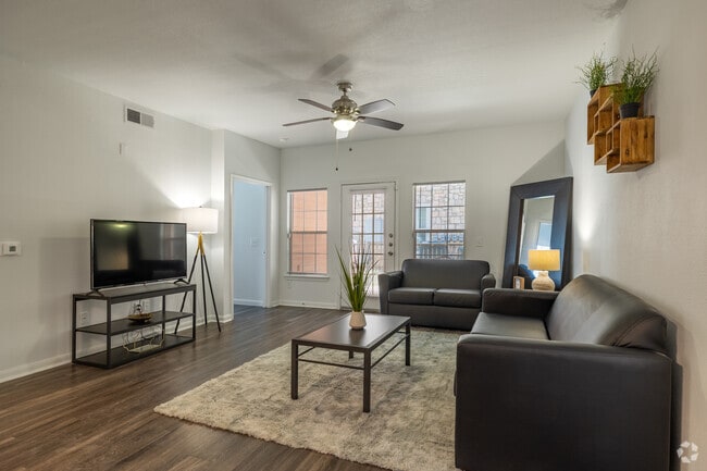 3 habitaciones, 3 baños - 1182 pies cuadrados - Sala de estar - Villagio - New