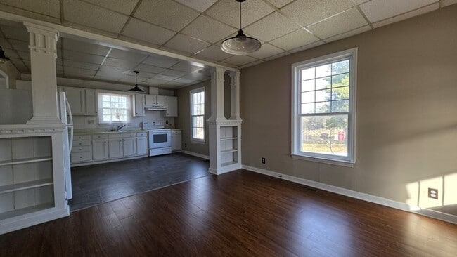 Building Photo - Renovated Cottage For Rent