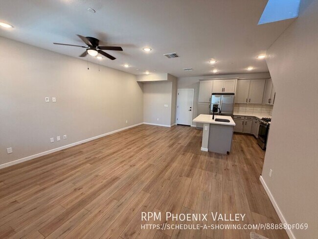 Photo - 740 E Lark St