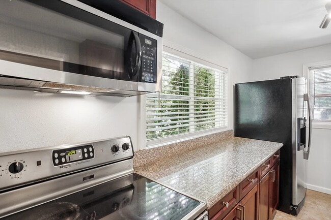 Photo - 1268 Eastland Rd SE